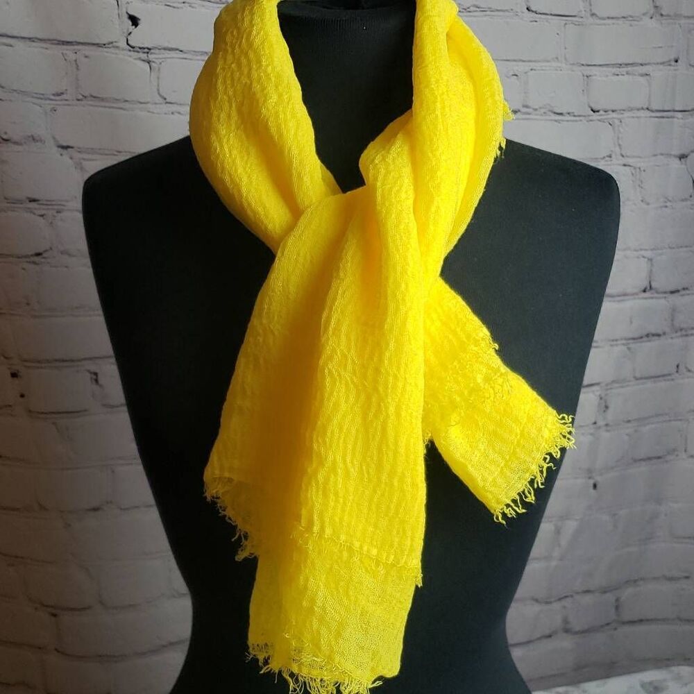 Yellow Scarf‎ - Picture 2 of 6